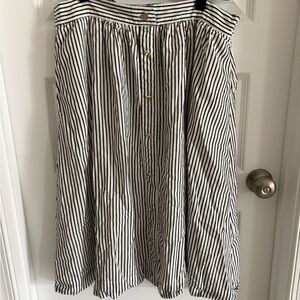 Draper James Black and White Striped A-Line Skirt With Pockets!